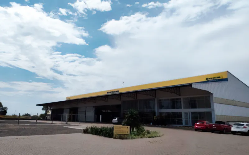 Super Tratores Máquinas Agricolas - Uruguaiana